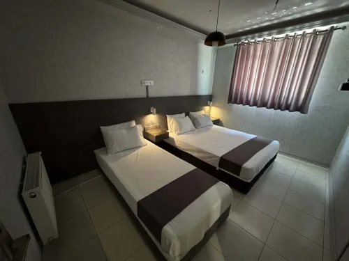 مهمانپذیر رحمانیان شیراز - اتاق 3 تخته (1 تخت 2 نفره 1 تخت 1 نفره)