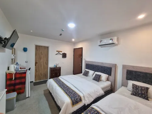 اقامتگاه سنتی سیمرغ شیراز - اتاق 3 تخته (1 تخت 2 نفره 1 تخت 1 نفره)