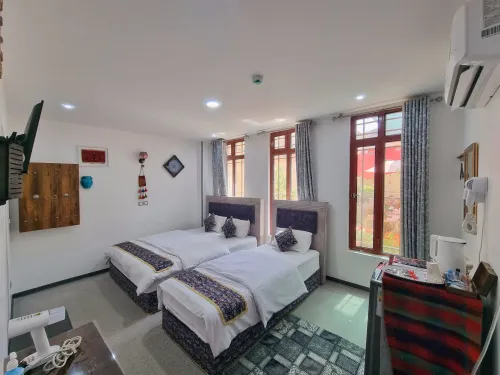 اقامتگاه سنتی سیمرغ شیراز - اتاق 3 تخته (1 تخت 2 نفره 1 تخت 1 نفره)