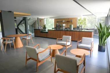 هتل رونیاس شیراز - کافی شاپ