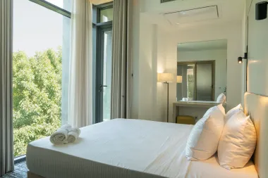 هتل رونیاس شیراز - اتاق 2 تخته (1 تخت 2 نفره)