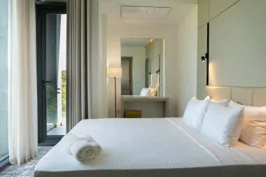 هتل رونیاس شیراز - اتاق 2 تخته (1 تخت 2 نفره)