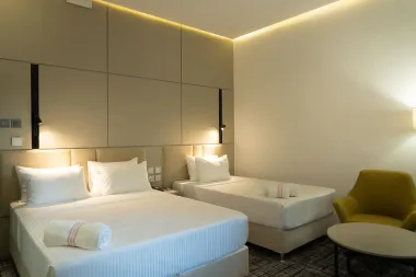 هتل رونیاس شیراز - اتاق 3 تخته (1 تخت 2 نفره 1 تخت 1 نفره)