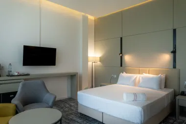 هتل رونیاس شیراز - اتاق 2 تخته (1 تخت 2 نفره)