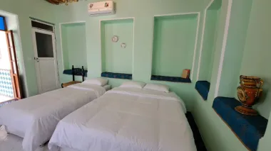 اقامتگاه سنتی طاوسی شیراز - اتاق 3 تخته (1 تخت 2 نفره 1 تخت 1 نفره)