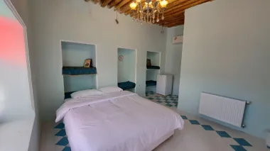 اقامتگاه سنتی طاوسی شیراز - اتاق 2 تخته (1 تخت 2 نفره)