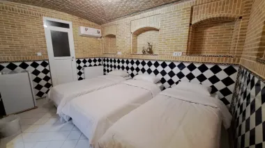 اقامتگاه سنتی طاوسی شیراز - اتاق 3 تخته (3 تخت 1 نفره)