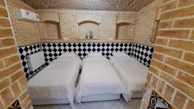 اقامتگاه سنتی طاوسی شیراز - اتاق 3 تخته (3 تخت 1 نفره)