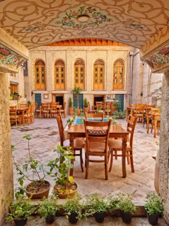 هتل بوتیک ایراندخت شیراز - نمای محوطه