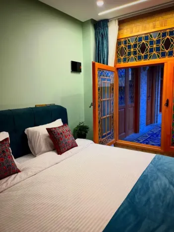 هتل بوتیک گیسو شیراز - اتاق 2 تخته (1 تخت 2 نفره)