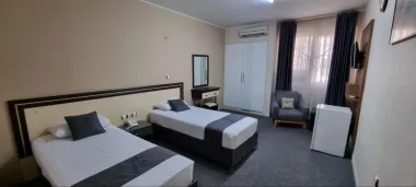 هتل صدرا شیراز - اتاق 2 تخته (2 تخت 1 نفره)