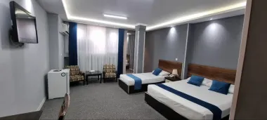 هتل صدرا شیراز - اتاق 3 تخته (1 تخت 2 نفره 1 تخت 1 نفره)