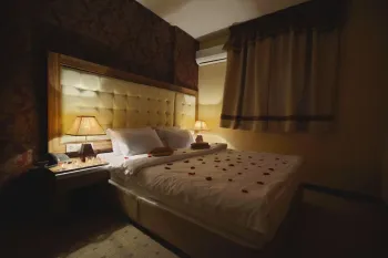 هتل لطفعلی خان شیراز - اتاق 2 تخته (1 تخت 2 نفره)