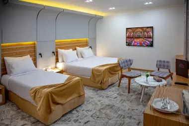 هتل هدیش شیراز - اتاق 3 تخته (1 تخت 2 نفره 1 تخت 1 نفره)