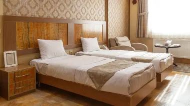 هتل آپارتمان خانه سبز شیراز - اتاق 2 تخته (2 تخت 1 نفره)