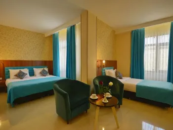 هتل ارگ شیراز - اتاق 3 تخته (1 تخت 2 نفره 1 تخت 1 نفره)