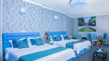 هتل پارسه شیراز - اتاق 4 تخته (1 تخت 2 نفره 2 تخت 1 نفره)