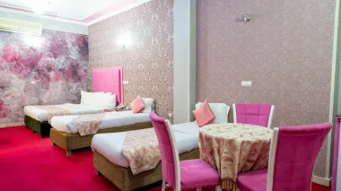 هتل پارسه شیراز - اتاق 4 تخته (1 تخت 2 نفره 2 تخت 1 نفره)