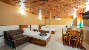 هتل سنتی نیایش شیراز - اتاق 3 تخته (1 تخت 2 نفره 1 تخت 1 نفره)