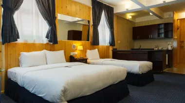 هتل ستارگان شیراز - اتاق 3 تخته (1 تخت 2 نفره 1 تخت 1 نفره)