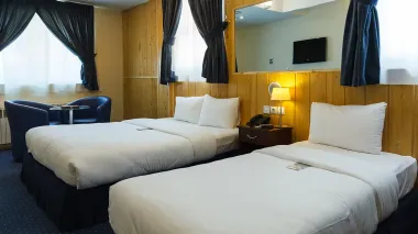 هتل ستارگان شیراز - اتاق 3 تخته (1 تخت 2 نفره 1 تخت 1 نفره)