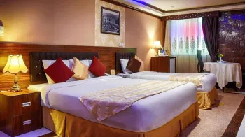 هتل کریم خان شیراز - اتاق 3 تخته (1 تخت 2 نفره 1 تخت 1 نفره)