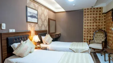 هتل کریم خان شیراز - اتاق 2 تخته (2 تخت 1 نفره)