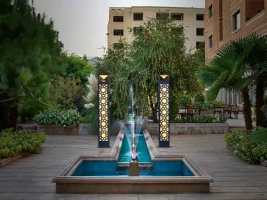 هتل زندیه شیراز - نمای محوطه