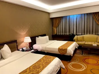 هتل بزرگ شیراز - اتاق 4 تخته (2 تخت 2 نفره)