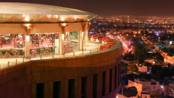 هتل بزرگ شیراز - نمای بیرونی 