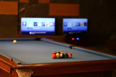 هتل بزرگ شیراز - میز بیلیارد