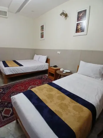هتل آناهیتا شیراز - اتاق 3 تخته (1 تخت 2 نفره 1 تخت 1 نفره)