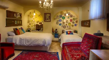 بوتیک هتل شاه پریون شیراز - اتاق 3 تخته (1 تخت 2 نفره 1 تخت 1 نفره)