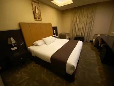 هتل رویال شیراز - اتاق 2 تخته (1 تخت 2 نفره)