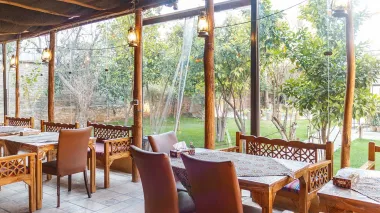 اقامتگاه بومگردی خانه باغ ایرانی شیراز - رستوران