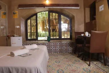 اقامتگاه بومگردی خانه باغ ایرانی شیراز - نمای اتاق