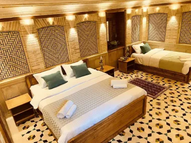 هتل بوتیک شمس الملوک شیراز - اتاق 3 تخته (1 تخت 2 نفره 1 تخت 1 نفره)