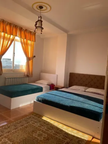 هتل امیران بندر انزلی - اتاق 3 تخته (1 تخت 2 نفره 1 تخت 1 نفره)