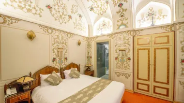 هتل عباسی اصفهان - اتاق 2 تخته (1 تخت 2 نفره)