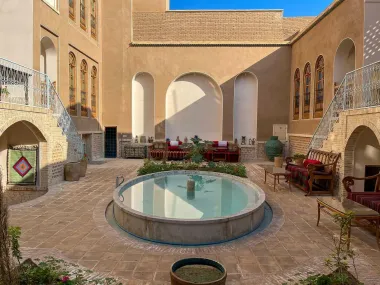 اقامتگاه سنتی خانه مرشدی کاشان - نمای محوطه