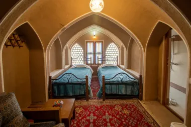 اقامتگاه سنتی احسان کاشان - اتاق 2 تخته (2 تخت 1 نفره)