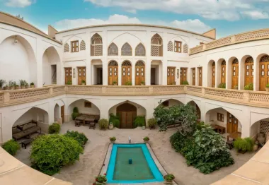 اقامتگاه سنتی احسان کاشان - نمای محوطه