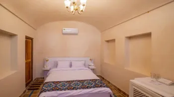 اقامتگاه سنتی یاسمین راهب کاشان - اتاق 2 تخته (1 تخت 2 نفره)