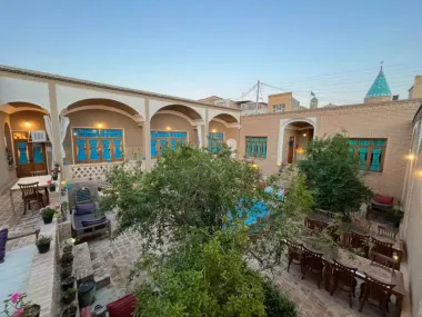 اقامتگاه بومگردی سرای آقا محمد کاشان - نمای محوطه