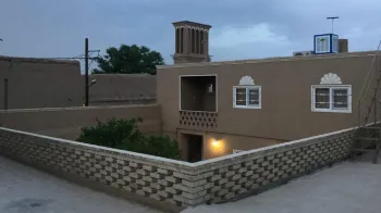 اقامتگاه بومگردی جنگل یزد - نمای محوطه