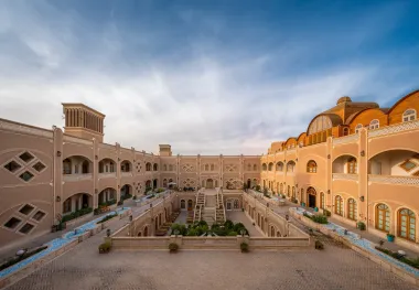 هتل داد یزد - نمای محوطه