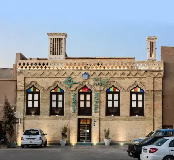 هتل فاضلی یزد - نمای بیرونی 