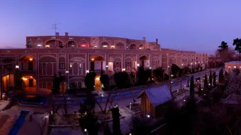 هتل باغ مشیرالممالک یزد - نمای بیرونی
