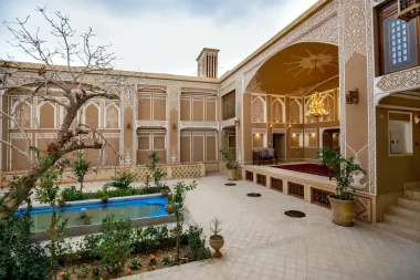 هتل بوتیک صفی خانی یزد - نمای محوطه