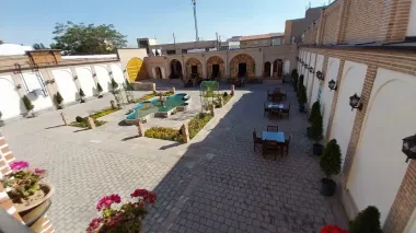 هتل بوتیک عمارت میرزا مهدی فراش باشی تبریز - نمای محوطه